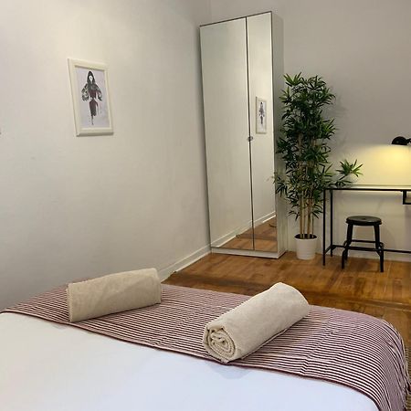 Stay As A Local! Santos Historical Guesthouse IV Lisbon Bagian luar foto