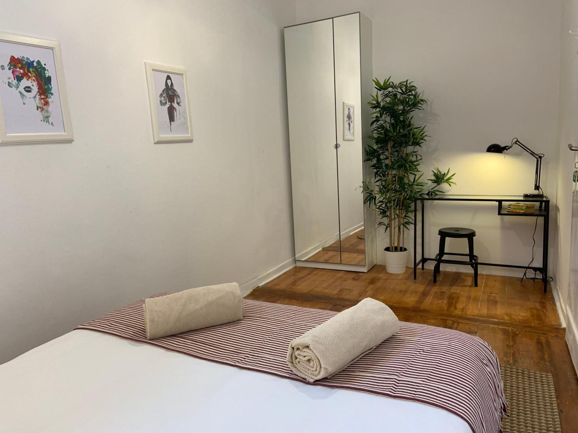 Stay As A Local! Santos Historical Guesthouse IV Lisbon Bagian luar foto