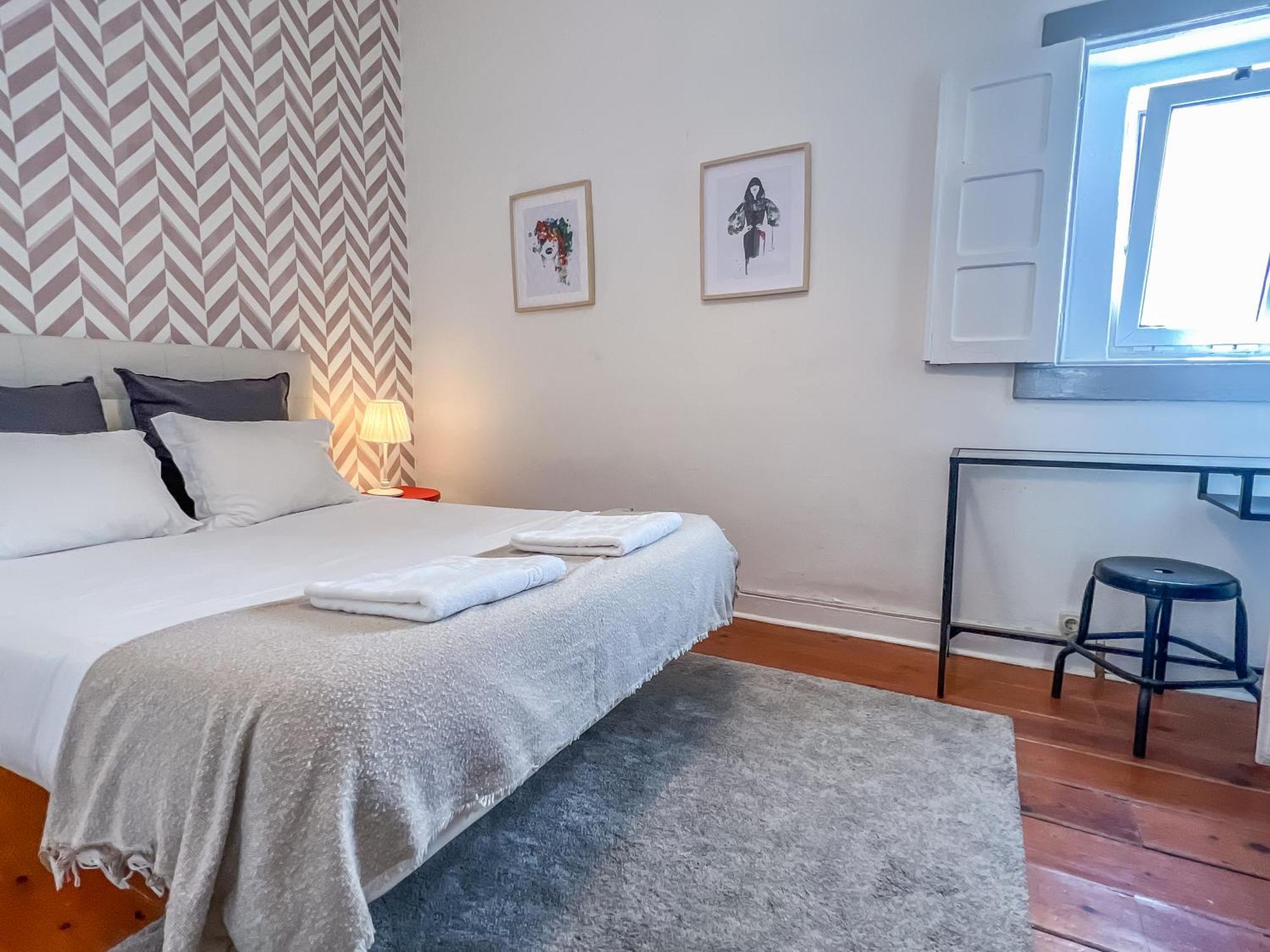 Stay As A Local! Santos Historical Guesthouse IV Lisbon Bagian luar foto