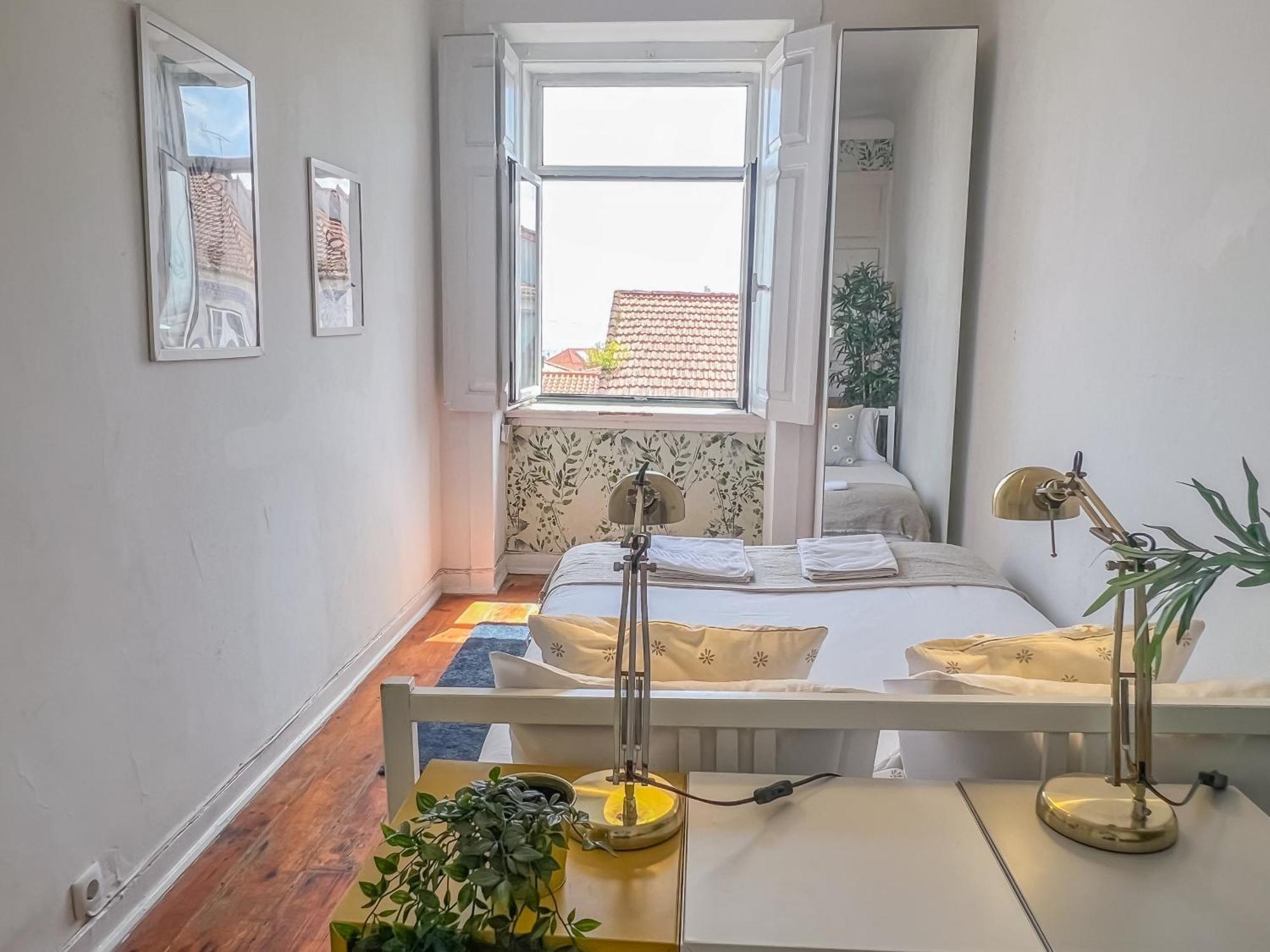 Stay As A Local! Santos Historical Guesthouse IV Lisbon Bagian luar foto