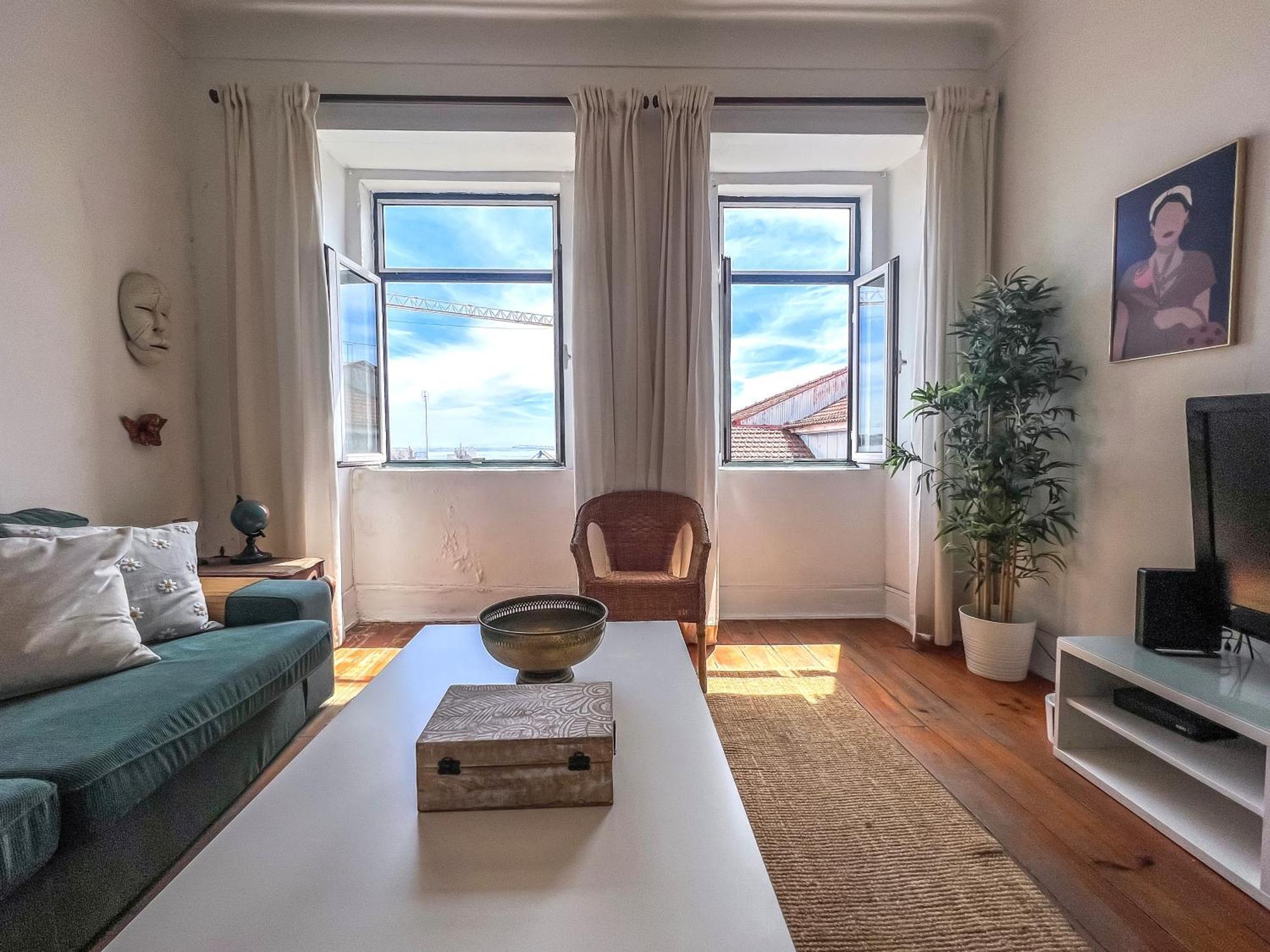 Stay As A Local! Santos Historical Guesthouse IV Lisbon Bagian luar foto